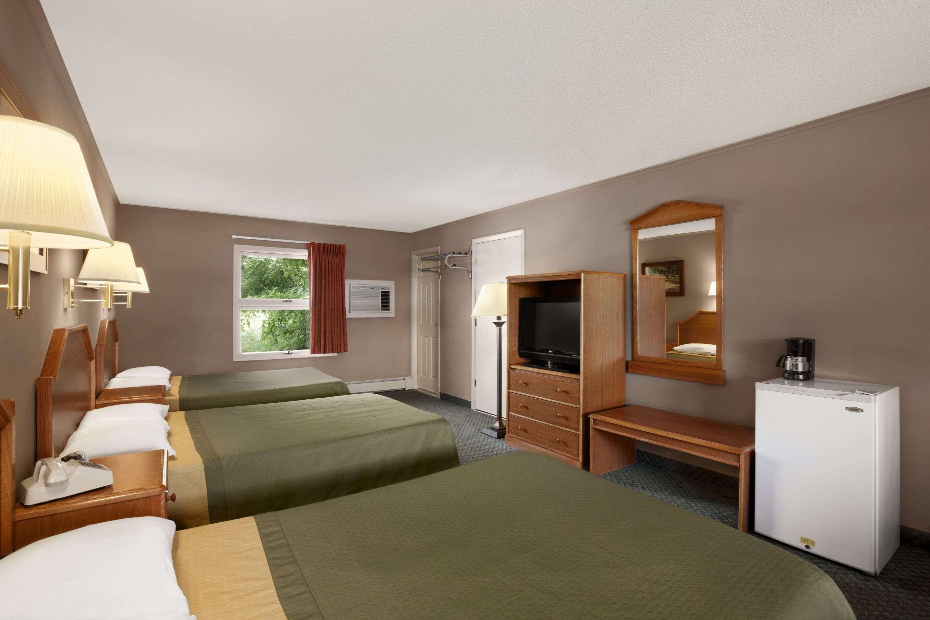 Super 8 By Wyndham Lake George/Downtown Bagian luar foto