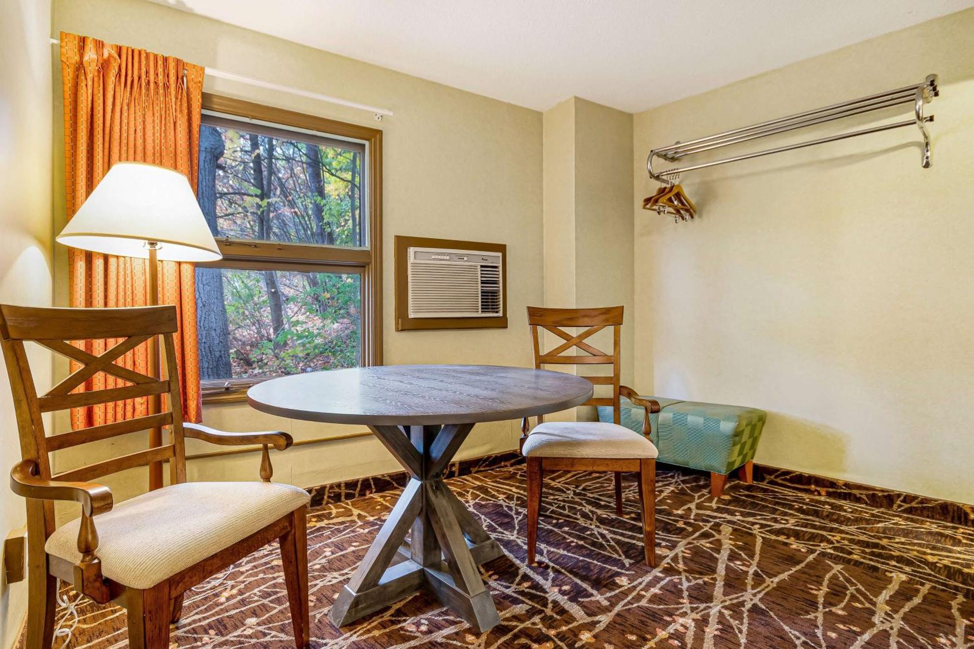 Super 8 By Wyndham Lake George/Downtown Bagian luar foto