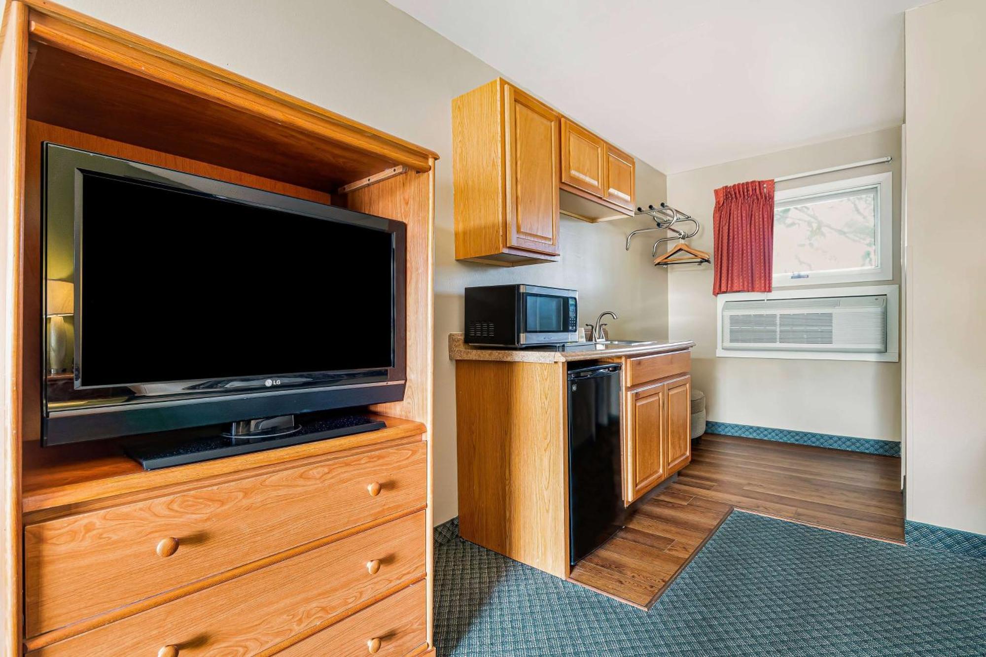 Super 8 By Wyndham Lake George/Downtown Bagian luar foto